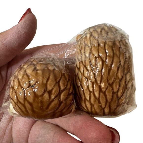 Hedgehog Ceramic Salt & Pepper Shaker Set - Picture 5 of 6